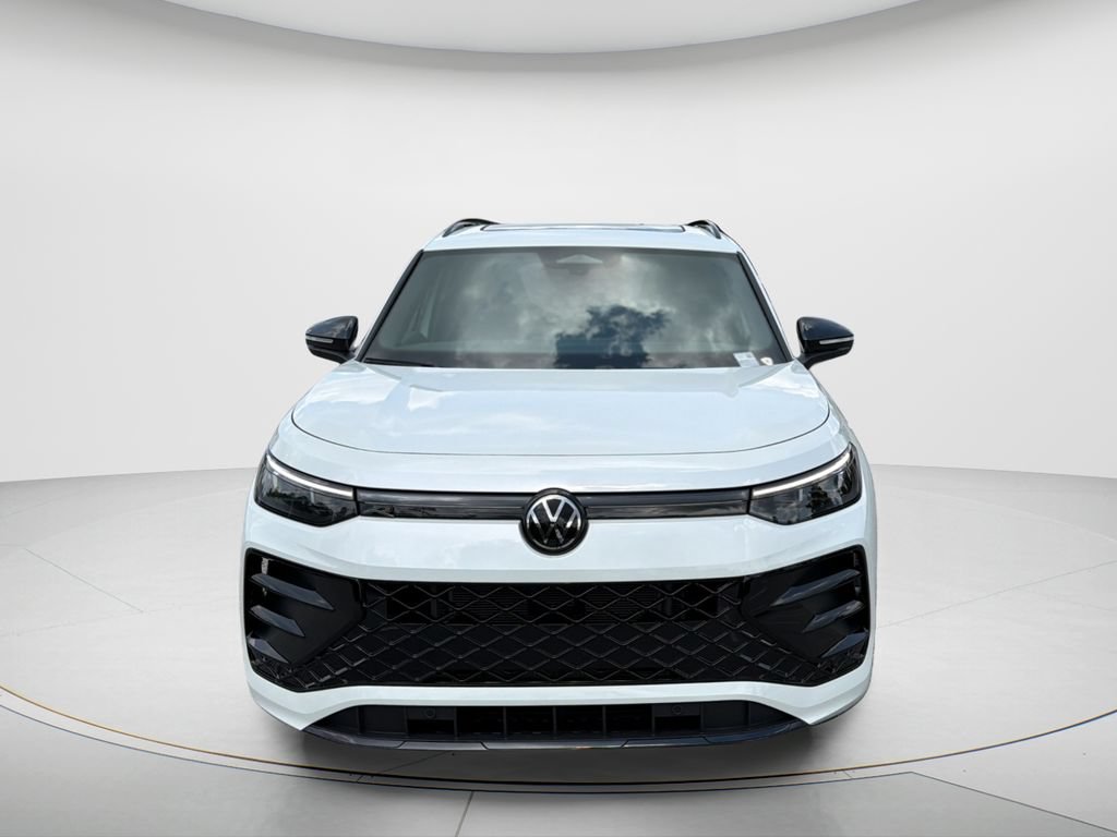 New 2026 Volkswagen Tiguan SE R-Line FWD image 3