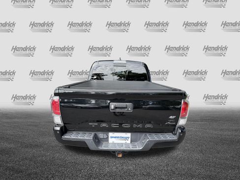 Used 2022 Toyota Tacoma TRD Sport w/ TRD Premium Sport Package AWD/4WD image 8