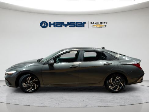 Used 2025 Hyundai Elantra SEL FWD image 4