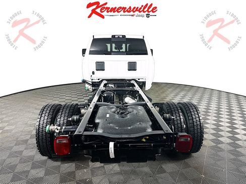 New 2026 RAM 4500 4x4 Crew Cab DRW image 6