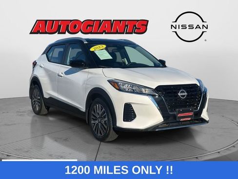 Used 2023 Nissan Kicks SV image 1