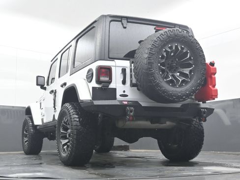 Used 2018 Jeep Wrangler Unlimited Sahara w/ Dual Top Group AWD/4WD image 29