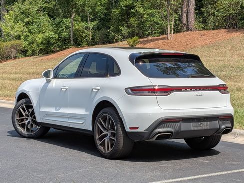 Certified 2024 Porsche Macan AWD/4WD image 3