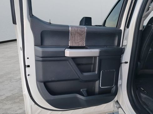 Used 2018 Ford F250 Lariat w/ Chrome Package image 25