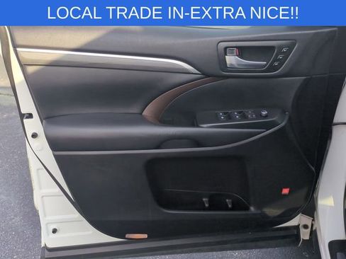 Used 2019 Toyota Highlander Limited image 23