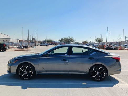 Used 2024 Nissan Altima 2.5 SR w/ SR Premium Package image 7