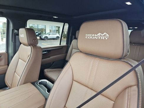 New 2026 Chevrolet Suburban High Country image 40