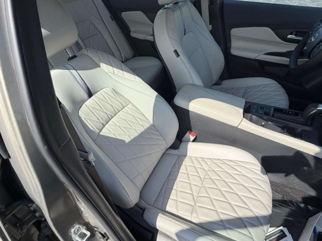 Used 2026 Nissan Sentra SL w/ Floor Mat Package FWD image 24