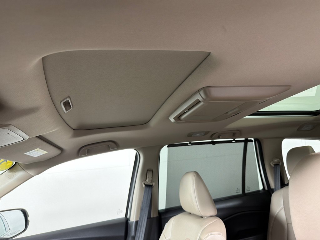 Used 2016 Honda Pilot Elite image 12