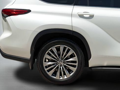 Used 2020 Toyota Highlander Platinum AWD/4WD image 5