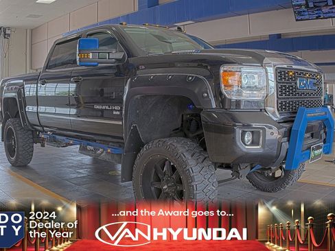Used 2019 GMC Sierra 2500 Denali w/ Duramax Plus Package AWD/4WD image 1