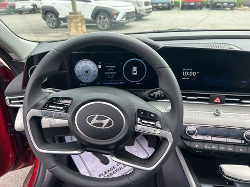 Certified 2026 Hyundai Elantra Limited FWD image 30