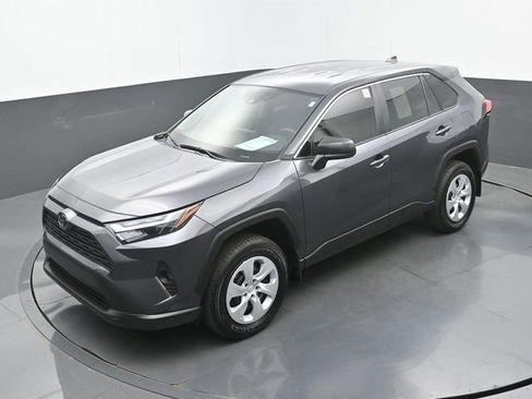 Used 2025 Toyota RAV4 LE FWD image 30