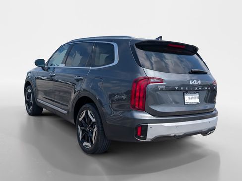 Used 2024 Kia Telluride S FWD image 4