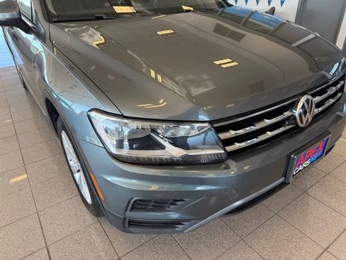 Used 2018 Volkswagen Tiguan SE w/ Panoramic Sunroof Package image 8