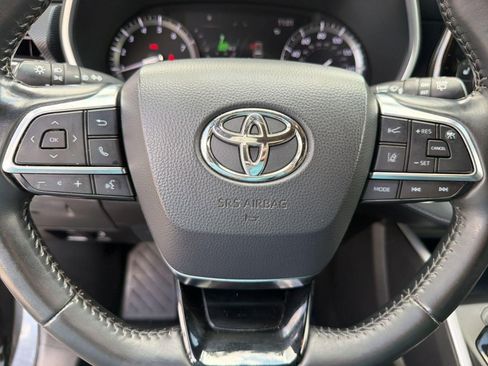 Used 2021 Toyota Highlander XSE FWD image 18