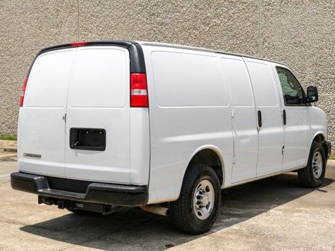 Used 2021 Chevrolet Express 3500 w/ Driver Convenience Package RWD image 9