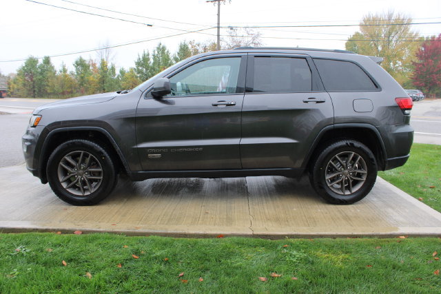 Used 2016 Jeep Grand Cherokee Laredo 75th Anniversary AWD/4WD image 29
