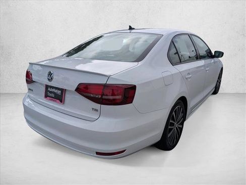 Used 2016 Volkswagen Jetta Sport FWD image 5