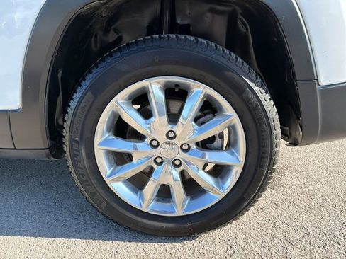 Used 2015 Jeep Cherokee Limited w/ Luxury Group AWD/4WD image 26