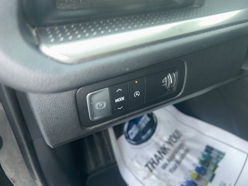 Used 2025 Chevrolet Traverse LT image 15