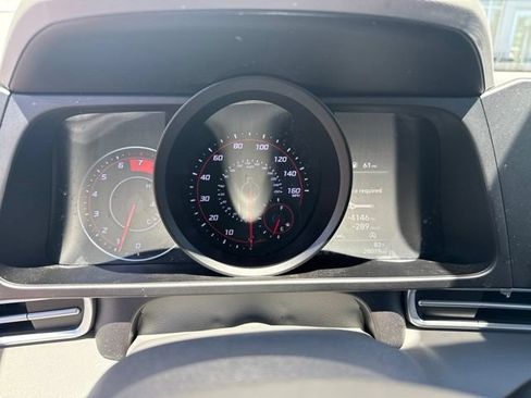 Used 2023 Hyundai Elantra SE FWD image 6