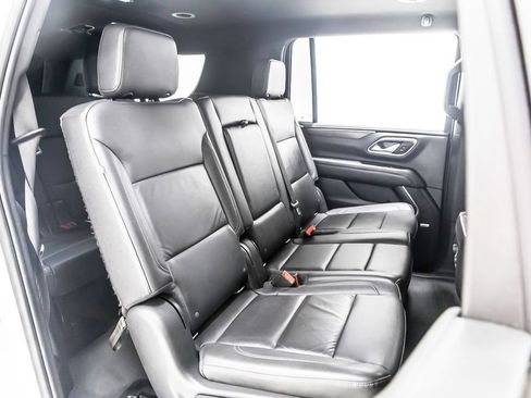 Used 2022 Chevrolet Suburban LT RWD image 35