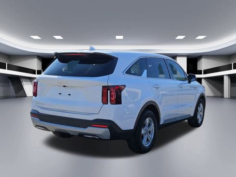 Certified 2025 Kia Sorento LX image 5