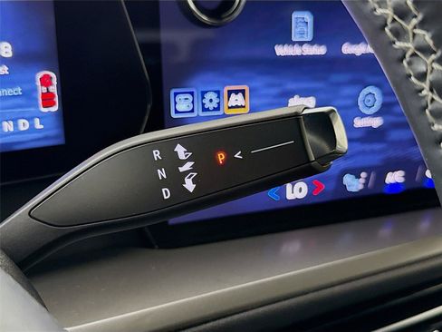 Used 2024 Chevrolet Traverse LS FWD image 16