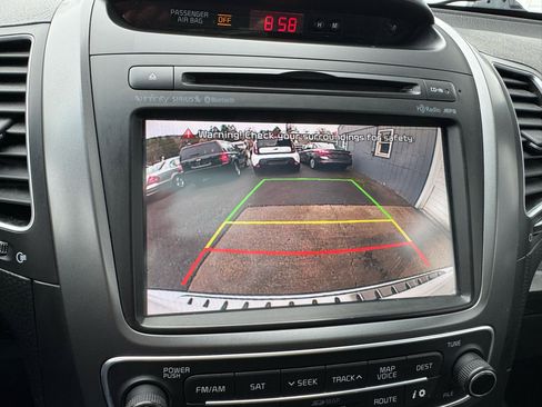 Used 2014 Kia Sorento SX image 18