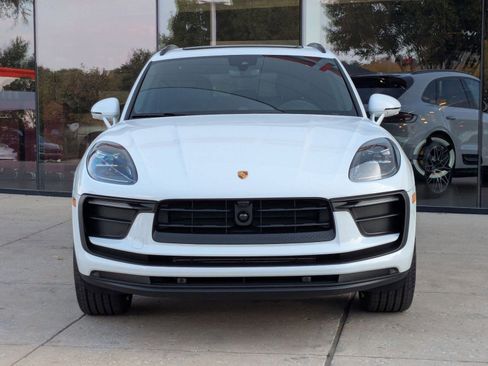 Certified 2026 Porsche Macan AWD/4WD image 6