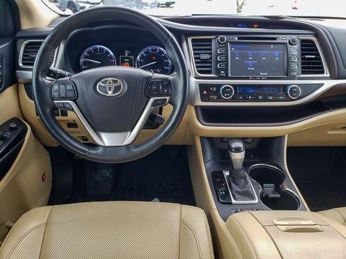Used 2016 Toyota Highlander Limited image 23