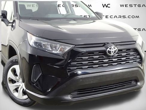 Used 2021 Toyota RAV4 LE image 38