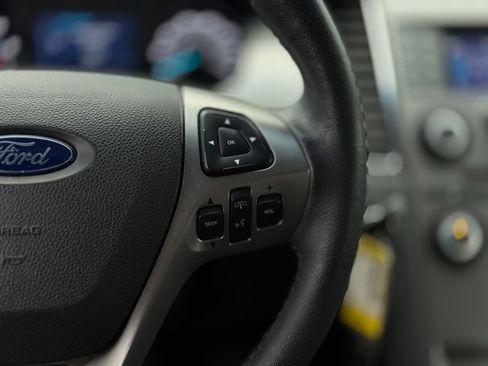 Certified 2018 Ford Taurus SEL AWD/4WD image 31