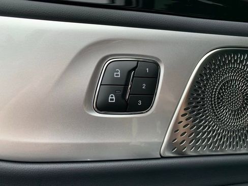 New 2025 Lincoln Nautilus Reserve image 17