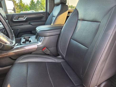 Used 2024 Chevrolet Silverado 2500 LTZ w/ LTZ Plus Package AWD/4WD image 2