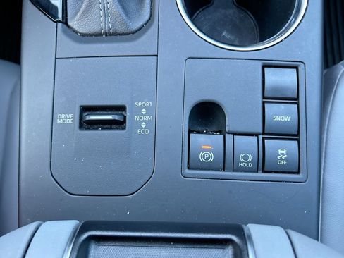 Certified 2023 Toyota Highlander XLE FWD image 35