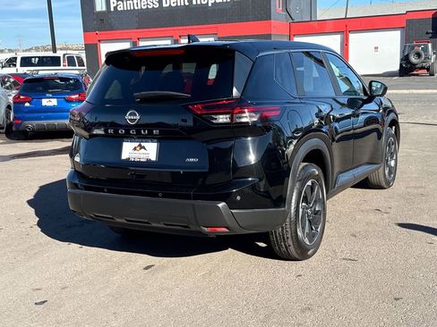 Used 2025 Nissan Rogue SV image 7