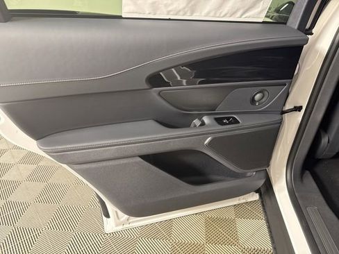 New 2025 Lincoln Nautilus Reserve w/ Jet Appearance Package image 18