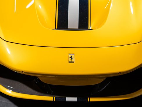 Used 2021 Ferrari F8 Tributo RWD image 22