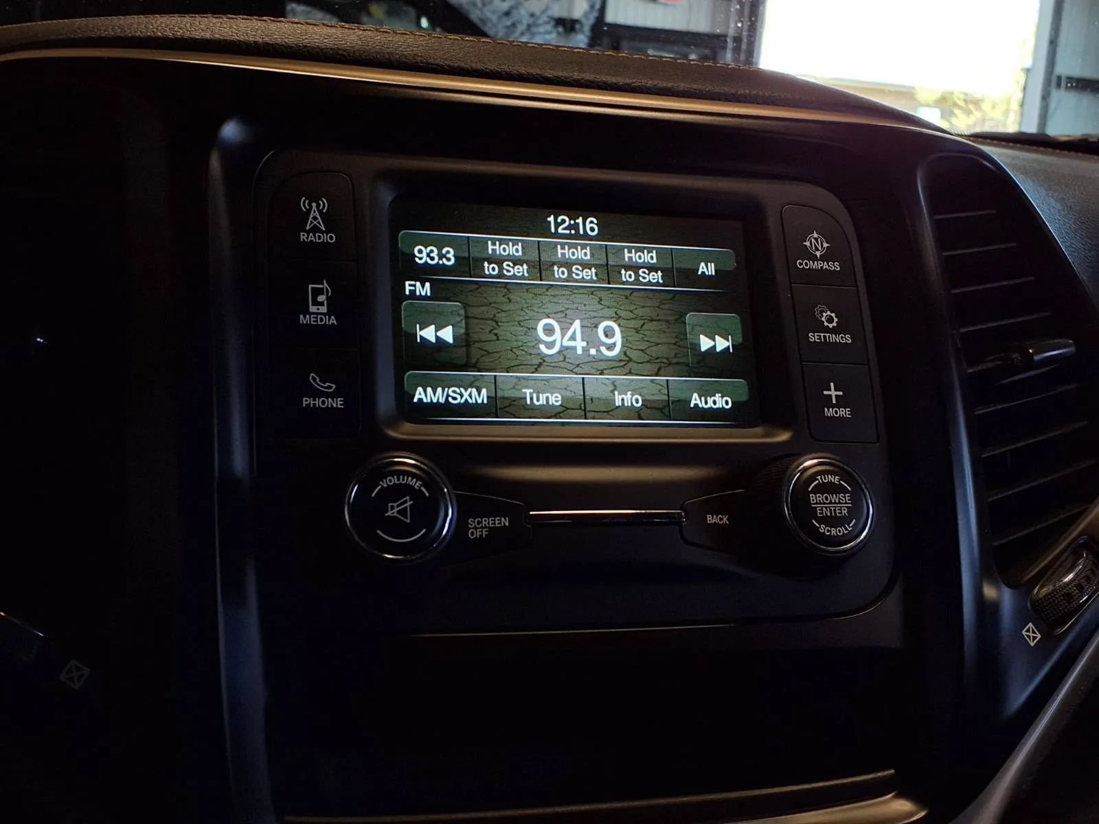 Used 2017 Jeep Cherokee Sport FWD image 19
