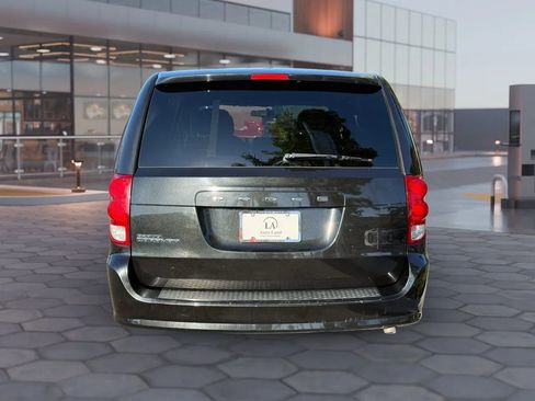 Used 2016 Dodge Grand Caravan SE FWD image 5