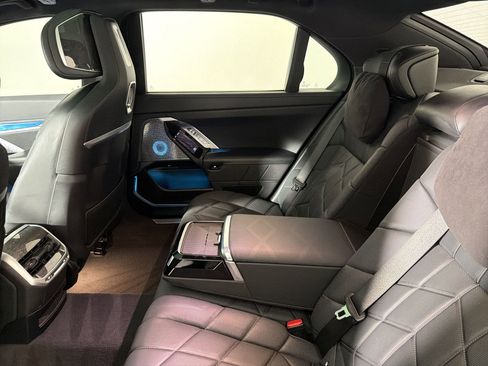 Certified 2023 BMW i7 xDrive60 w/ Parking Assistance Package AWD/4WD image 31