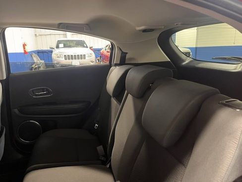 Used 2019 Honda HR-V EX image 17