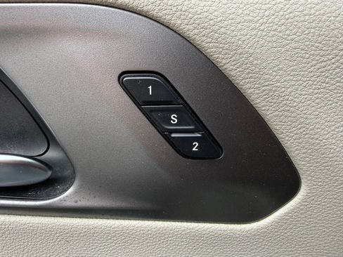 Used 2022 Chrysler Pacifica Touring-L image 12