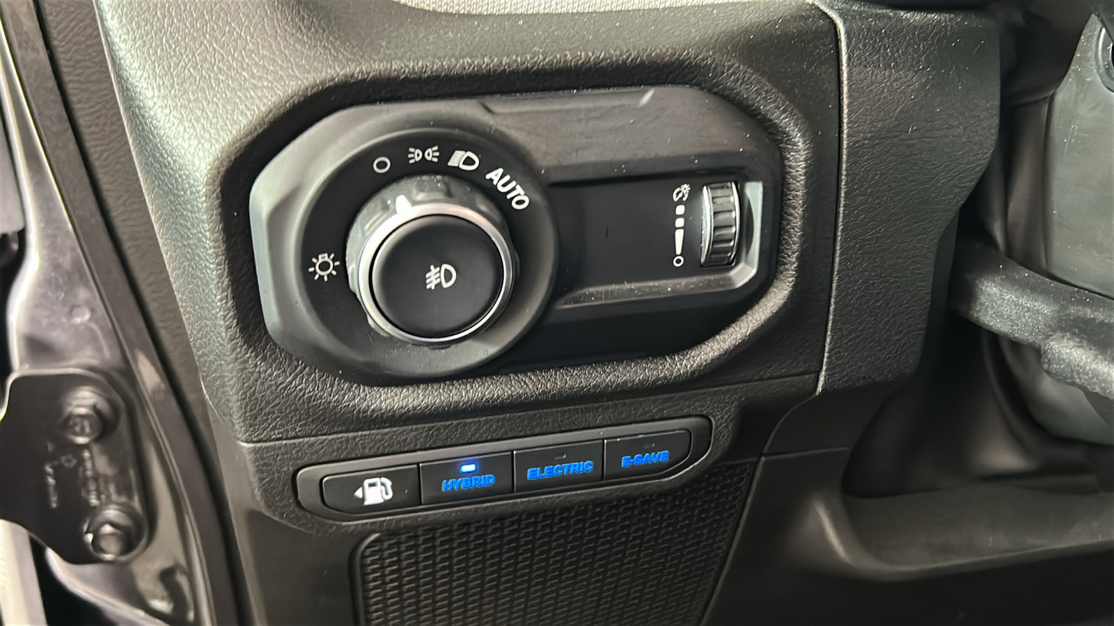 Used 2024 Jeep Wrangler Unlimited w/ Convenience Group AWD/4WD image 23
