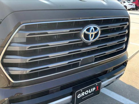Used 2023 Toyota Sequoia Limited image 29