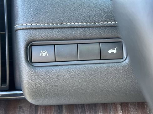 Used 2025 Nissan Armada SL image 27