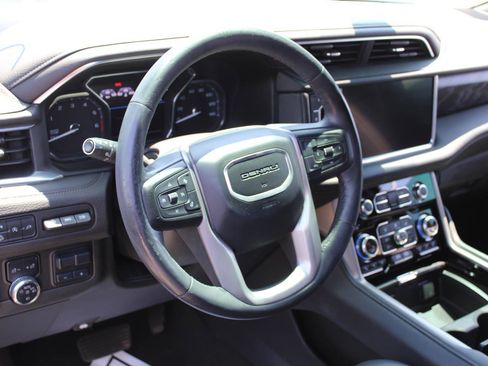 Used 2021 GMC Yukon Denali w/ Denali Premium Package AWD/4WD image 9