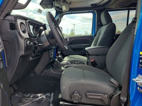 New 2025 Jeep Gladiator Sport AWD/4WD image 11